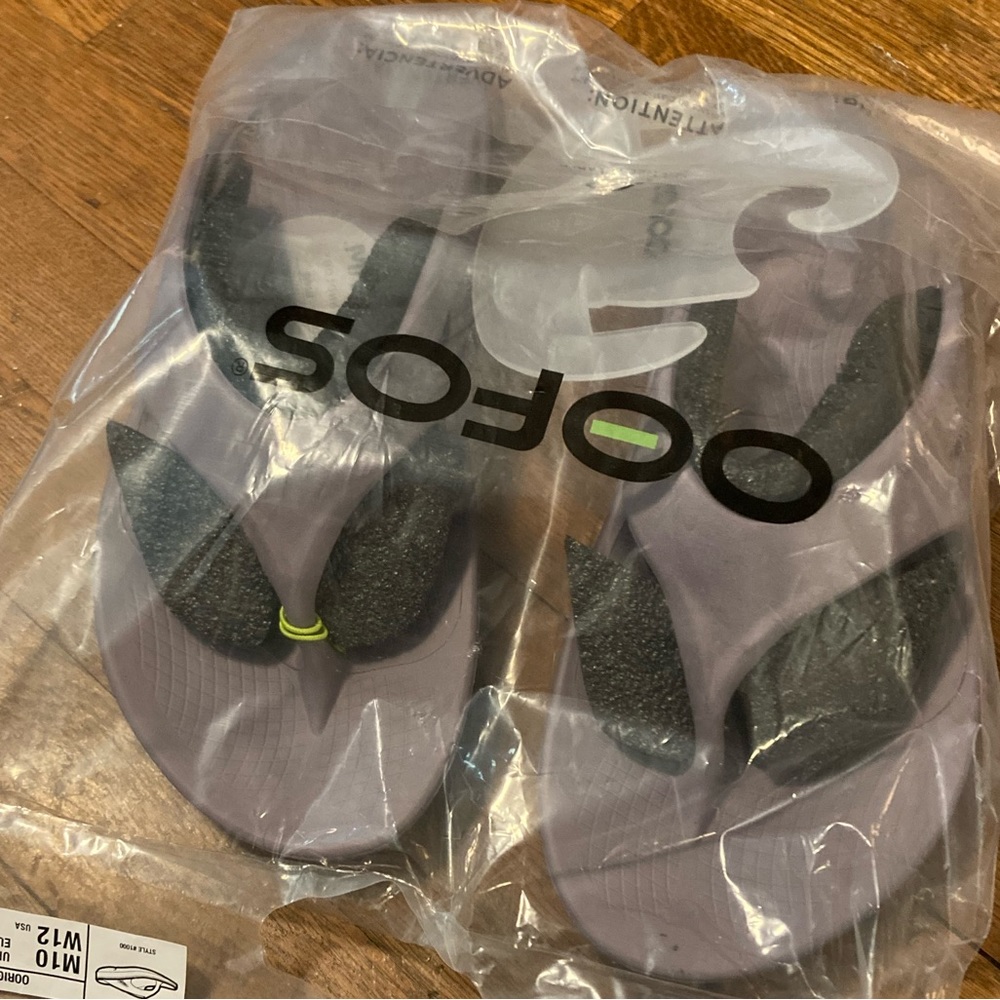 Mauve purple Oofos thong sandals Men’s 10